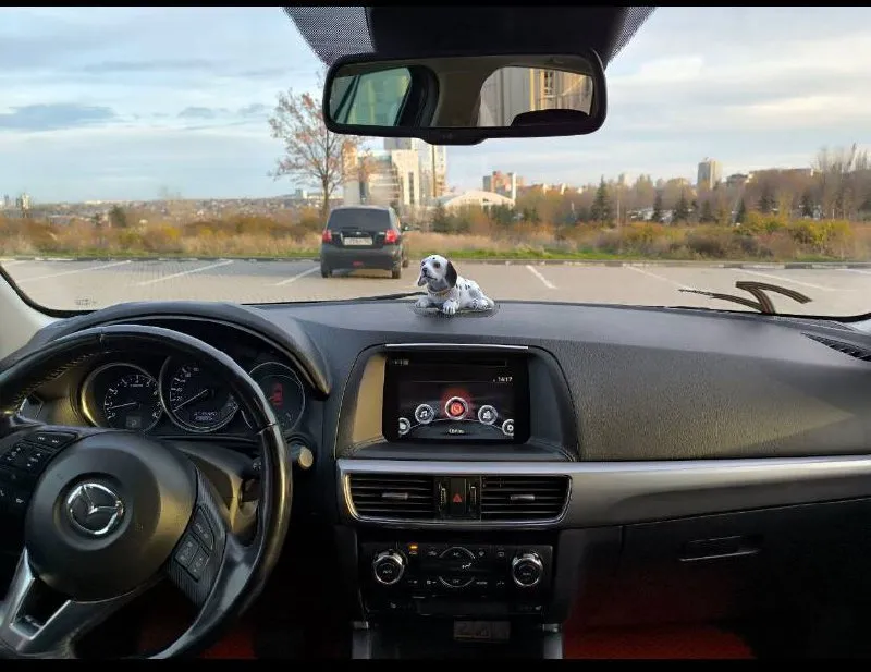 В продажа mazda cx-5 2017 года выпуска двигатель 2.0 бензин коробка автомат пробег.197тыс. км. автомобиль в идеальном состоянии, автотека зелёная абсолютно не какого вложения не требует ! двигатель работает как часики, коробка переключает мягко, плавно, без пенков и прочего, ходовая без посторонних звуков чистый и ухоженный салон, готов на любые проверки с вашей стороны ! есть все для комфортного вождения, двух зонный климат датчик света, и дождя, подогревы сидений мульти руль круиз-контроль, бортовой компьютер, камера заднего вида, адаптивные фары(поворачивают в сторону руля) спорт режим, электро -ручник, aux, bluetooth авто запуск и т. д. с документами все в порядке, продажа с полным переоформлением в мрэо 💯 г. донецк цена 1.750.₽ звоните остальное по, 📞 +79494679515 📞 звоните: +79494679515 - фотография - 8