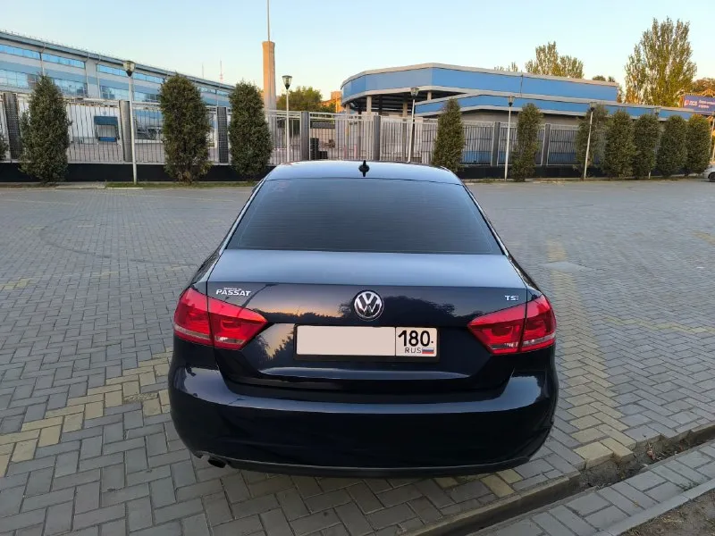 Volkswagen passat b7. год выпуска: 2014 по vin-коду 2015 двигатель: 1.8 турбо. 170 л. с. коробка автомат: aisin салон: кожаный. диски: r-17 шины лето диски: r-16 шины зима 1250000 руб. тел:+79493213816 оснащение: датчик дождя, датчик света, камера заднего вида и др. надёжный и комфортабельный автомобиль. готов обсудить условия продажи. 📲 tg: с. а 📞 звоните: +7(949)3213816 - фотография - 7