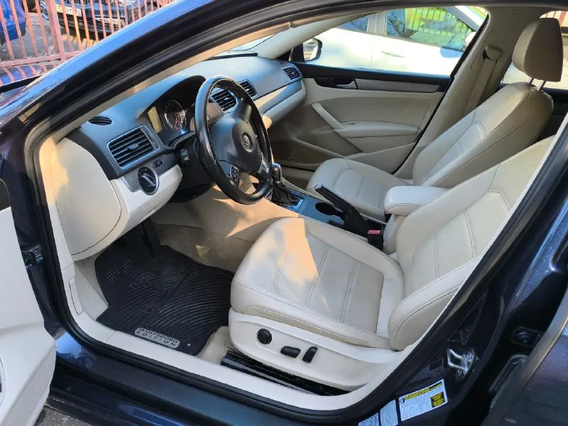 Volkswagen passat b7. год выпуска: 2014 по vin-коду 2015 двигатель: 1.8 турбо. 170 л. с. коробка автомат: aisin салон: кожаный. диски: r-17 шины лето диски: r-16 шины зима 1250000 руб. тел:+79493213816 оснащение: датчик дождя, датчик света, камера заднего вида и др. надёжный и комфортабельный автомобиль. готов обсудить условия продажи. 📲 tg: с. а 📞 звоните: +7(949)3213816 - фотография - 8