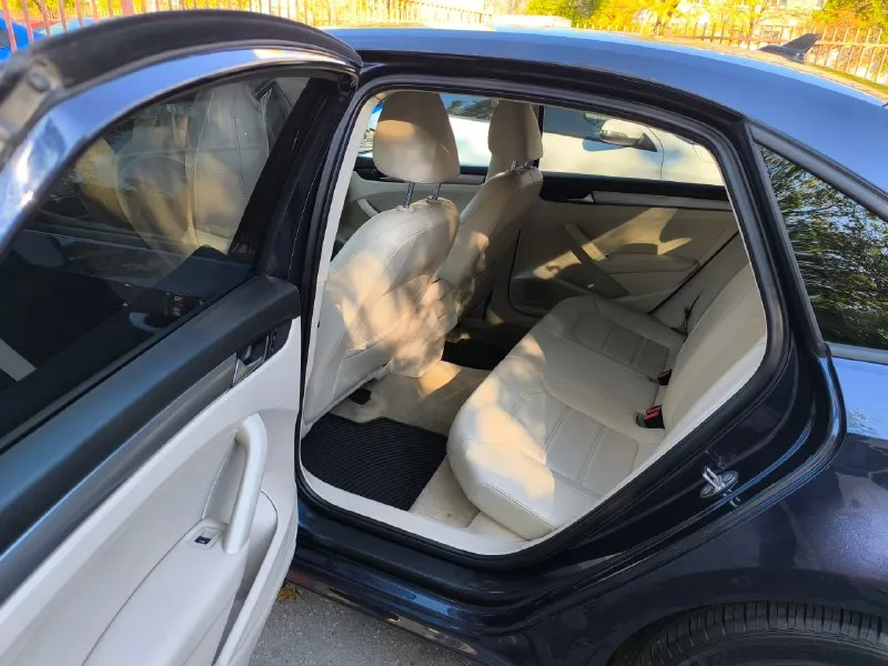 Volkswagen passat b7. год выпуска: 2014 по vin-коду 2015 двигатель: 1.8 турбо. 170 л. с. коробка автомат: aisin салон: кожаный. диски: r-17 шины лето диски: r-16 шины зима 1250000 руб. тел:+79493213816 оснащение: датчик дождя, датчик света, камера заднего вида и др. надёжный и комфортабельный автомобиль. готов обсудить условия продажи. 📲 tg: с. а 📞 звоните: +7(949)3213816 - фотография - 9