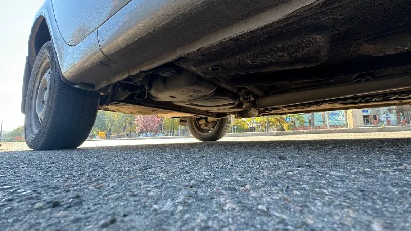 Лада калина 2011 год выпуска автомобиль весь в заводском окрасе. один собственник. салон как новый. без коррозии, авто обработано. двигатель 1.4 16кл. самый шустрый и экономный. комплектация с электроусилителем и кондиционером. днище, стаканы, пороги без ржавчины. на кузове нет рыжиков. технически в идеальном состоянии, двигатель, коробка без нареканий, ходовая идеально. салон в идеальном состоянии. документально все чисто, любой вид переоформления. цена 450 000 тыс торг +79497710177 - фотография - 7