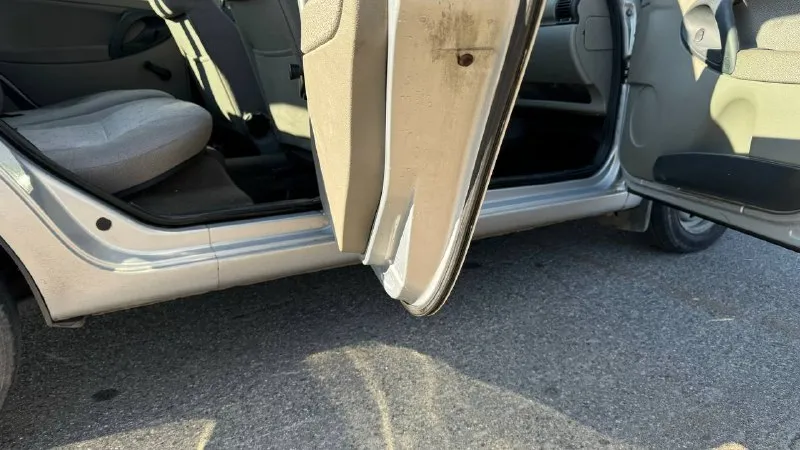 Ваз калина 2011 год выпуска автомобиль весь в заводском окрасе. один собственник. салон как новый. без коррозии, авто обработано. двигатель 1.4 16кл. самый шустрый и экономный. комплектация с электроусилителем и кондиционером. днище, стаканы, пороги без ржавчины. на кузове нет рыжиков. технически в идеальном состоянии, двигатель, коробка без нареканий, ходовая идеально. салон в идеальном состоянии. документально все чисто, любой вид переоформления. цена 450 000 тыс торг +79497710177 📞 звоните: +7(949)7710177 - фотография - 7