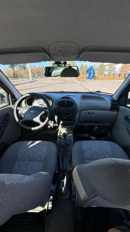 Ваз калина 2011 год выпуска автомобиль весь в заводском окрасе. один собственник. салон как новый. без коррозии, авто обработано. двигатель 1.4 16кл. самый шустрый и экономный. комплектация с электроусилителем и кондиционером. днище, стаканы, пороги без ржавчины. на кузове нет рыжиков. технически в идеальном состоянии, двигатель, коробка без нареканий, ходовая идеально. салон в идеальном состоянии. документально все чисто, любой вид переоформления. цена 450 000 тыс торг +79497710177 📞 звоните: +7(949)7710177 - фотография - 8