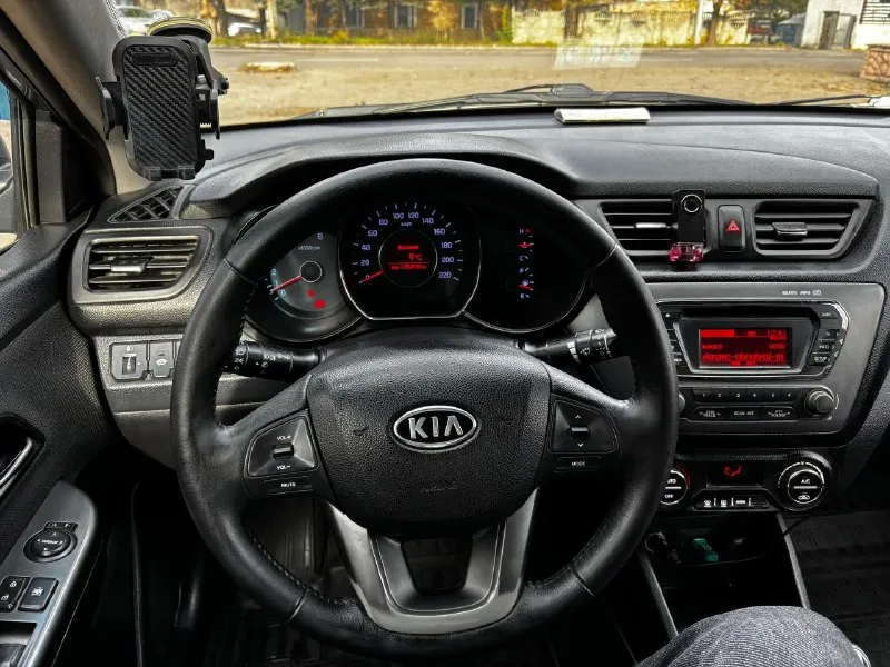 Kia rio 3, 2011 год обьем 1.6, механика, 123 л. с. пробег 135000 км комплектация: гур, abs, подушки безопасности, мультируль, обогрев передних сидений, обогрев зоны дворников, обогрев зеркал и заднего стекла, климат контроль, 4 электростеклоподъемника, центральный замок, сигнализация 2 ключа вложений не требует, все расходники заменены, по машине вопросов нет, владею 2 года, салон ухоженный, на летней новой резине триангл+отдам 2 зимних колеса, все остальное расскажу при встрече 850 000 рублей макеевка, +79494070285 - фотография - 5