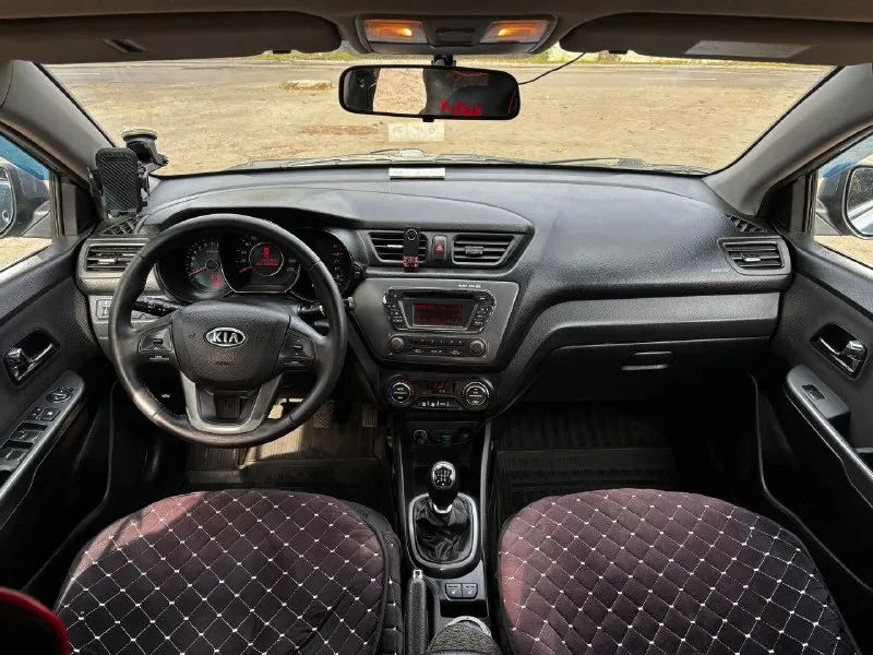 Kia rio 3, 2011 год обьем 1.6, механика, 123 л. с. пробег 135000 км комплектация: гур, abs, подушки безопасности, мультируль, обогрев передних сидений, обогрев зоны дворников, обогрев зеркал и заднего стекла, климат контроль, 4 электростеклоподъемника, центральный замок, сигнализация 2 ключа вложений не требует, все расходники заменены, по машине вопросов нет, владею 2 года, салон ухоженный, на летней новой резине триангл+отдам 2 зимних колеса, все остальное расскажу при встрече 850 000 рублей макеевка, +79494070285 - фотография - 6