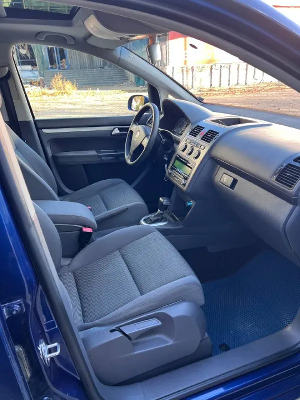 Продам автомобиль,
Volkswagen touran, 1.4 turbo.
Коробка автомат,
Год 2007,
Пробег 208 тыс. ,км.
7 Посадочных мест.
Максимальная комплектация.
Авто в отличном состоянии, вложений не требует вообще, мотор в идеальном состоянии, коробка работает идеально, автомобиль полностью обслужен, по ходовой части без нареканий, по электронике всё работает, очень комфортный и удобный автомобиль для семьи.
Всем удачных продаж и покупок.
Цена 770 000 руб. Торг.
Рассмотрю обмен.
+79497527174
+79494969176 - фотография - 6