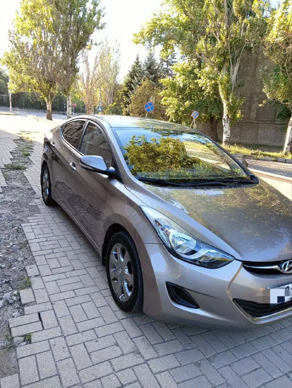 Продаётся hyundai elantra 2012 год двигатель 1,6 кпп механика 6-ступенчатая один собственник состояние салона отличное то проводилось своевременно + комплект зимней резины с дисками цена 1,1 млн, торг остальные вопросы по телефону +79493197739 - фотография - 8