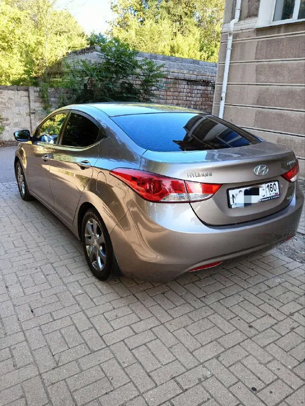 Продаётся hyundai elantra 2012 год двигатель 1,6 кпп механика 6-ступенчатая один собственник состояние салона отличное то проводилось своевременно + комплект зимней резины с дисками цена 1,1 млн, торг остальные вопросы по телефону +79493197739 - фотография - 9