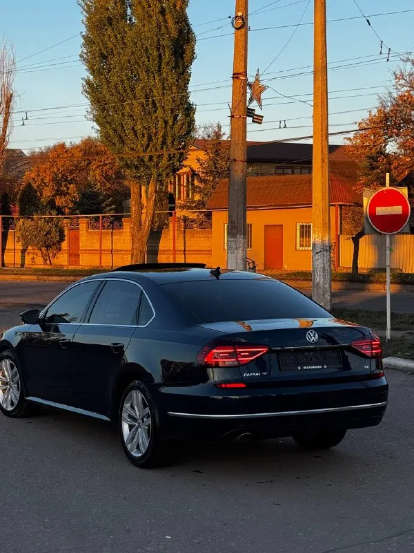 Volkswagen пасат б8 год 2018 рестайлинг пробег 120000 объем 2.0 т коробка асин не путайте с дсг состояние идеальное комплектации пред максимальная машина владеем три года доставляет максимальное удовольствие цена 1🍋800 +79495672089 - фотография - 4