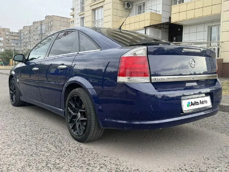 Opel vectra c 2006. пробег 194200. продам личный автомобиль. двигатель 1.8(140 л. с) работает отлично, не дымит, не троит, замена комплекта грм 24 т. км. назад. механическая коробка передач в отличном состоянии,9 т. км. назад была замена комплекта сцепления вместе с выжимным подшипником, так же была замена масла в кпп. кузов оцинкованный, весь в родной краске. все стекла заводские включая лобовое. комплектация: двухзонный климат-контроль, круиз-контроль, электро-регулировка зеркал, затемнение зеркал заднего вида, датчик дождя, шесть подушек безопасности, эгур, abs, esp. по документам всё в порядке, штрафов и ограничений нет. зелёная автотека, отправлю по запросу. я собственник. цена: 635 т. руб. тел: +79595159602 звоните, всё покажу и расскажу. торг обязательно. г. брянка 📞 звоните: +7(959)5159602 - фотография - 4