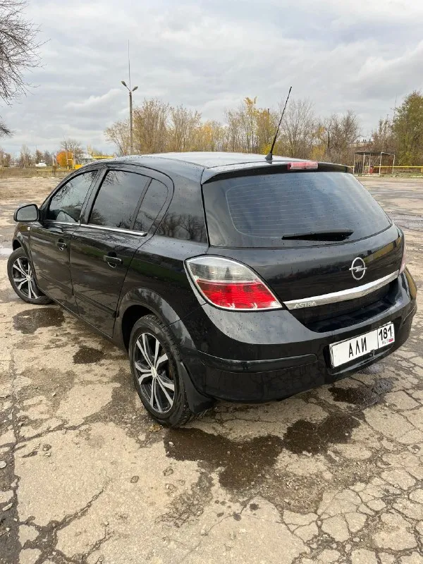 Opel astra / opel астра 2011г. 1.6 на механике. двигатель работает тихо, без посторонних шумов, не дымит, масло не кушает. коробка переключает замечательно. сигнализация,2-стеклоподъемника. климат контроль. датчик света, мультируль. стекла все родные включая лобовое! автотека зеленая✅без дтп! есть два окраса водительской и пассажирской двери без шпакли. в такси, каршеринге и т. д. не использовалась. любые проверки, за машину не стыдно! 2 ключа делать ничего не нужно. я собственник по дкп. без штрафов и ограничений. если вы с далека:то могу снять для вас видео обзор машины🚗 цена:560 000₽(торг) обмен не интересен машину можно посмотреть:г. луганск кв. щербакова обращаться по телефону +79591567343 📞 звоните: +7(959)1567343 - фотография - 3