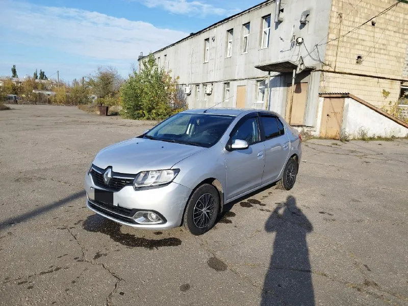 Продам renault логан 2 2015 с переоформлением в мрэо пробег 193к цена 900к машина обслужина силовые агрегаты в норме в подарок отдам зимние покрышки, липспойлер, и защитная накладка на бампер оснащён: противотуманки передние задние, дхо подогрев заднего и переднего стекла подогрев передних сидений кондер (холодит) круиз контроль гур парктроники задние 4 эл. стекло подъемника эл. регулировка зеркал блокировка задних стекол мкпп 5-и ступка два ключа осмотр в макеевке на жби торг реальному покупателю все вопросы при встрече +79494298335 📞 звоните: +7(949)4298335 - фотография - 1
