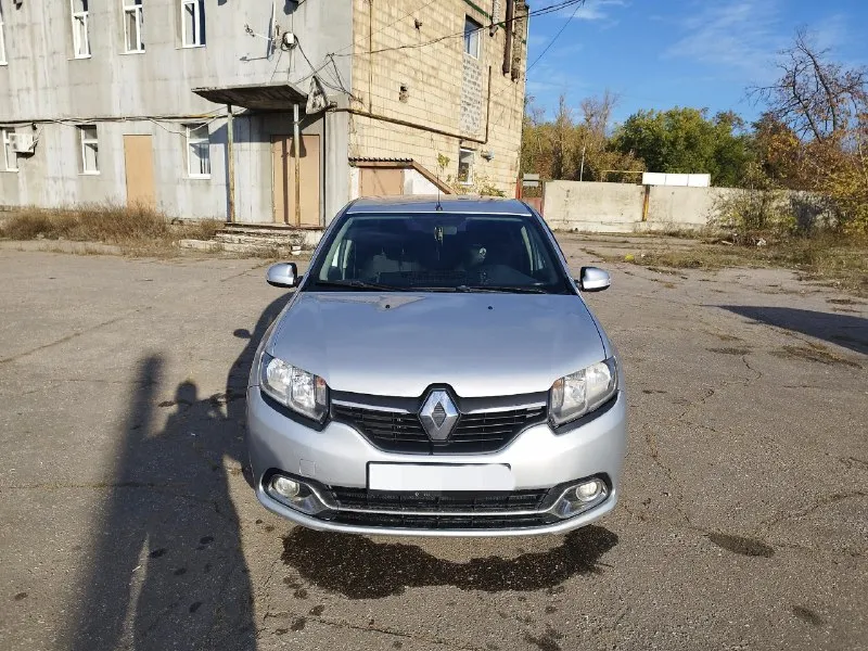 Продам renault логан 2 2015 с переоформлением в мрэо пробег 193к цена 900к машина обслужина силовые агрегаты в норме в подарок отдам зимние покрышки, липспойлер, и защитная накладка на бампер оснащён: противотуманки передние задние, дхо подогрев заднего и переднего стекла подогрев передних сидений кондер (холодит) круиз контроль гур парктроники задние 4 эл. стекло подъемника эл. регулировка зеркал блокировка задних стекол мкпп 5-и ступка два ключа осмотр в макеевке на жби торг реальному покупателю все вопросы при встрече +79494298335 📞 звоните: +7(949)4298335 - фотография - 2