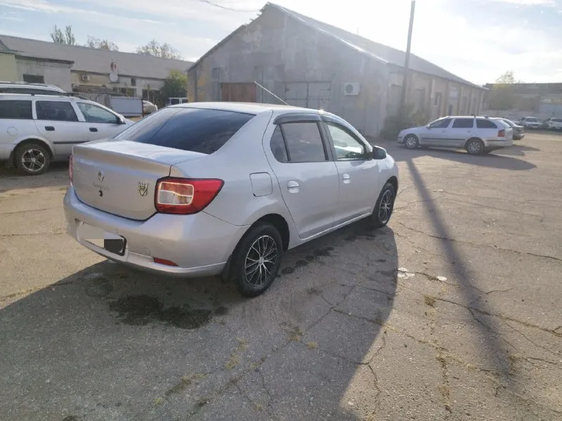 Продам renault логан 2 2015 с переоформлением в мрэо пробег 193к цена 900к машина обслужина силовые агрегаты в норме в подарок отдам зимние покрышки, липспойлер, и защитная накладка на бампер оснащён: противотуманки передние задние, дхо подогрев заднего и переднего стекла подогрев передних сидений кондер (холодит) круиз контроль гур парктроники задние 4 эл. стекло подъемника эл. регулировка зеркал блокировка задних стекол мкпп 5-и ступка два ключа осмотр в макеевке на жби торг реальному покупателю все вопросы при встрече +79494298335 📞 звоните: +7(949)4298335 - фотография - 4