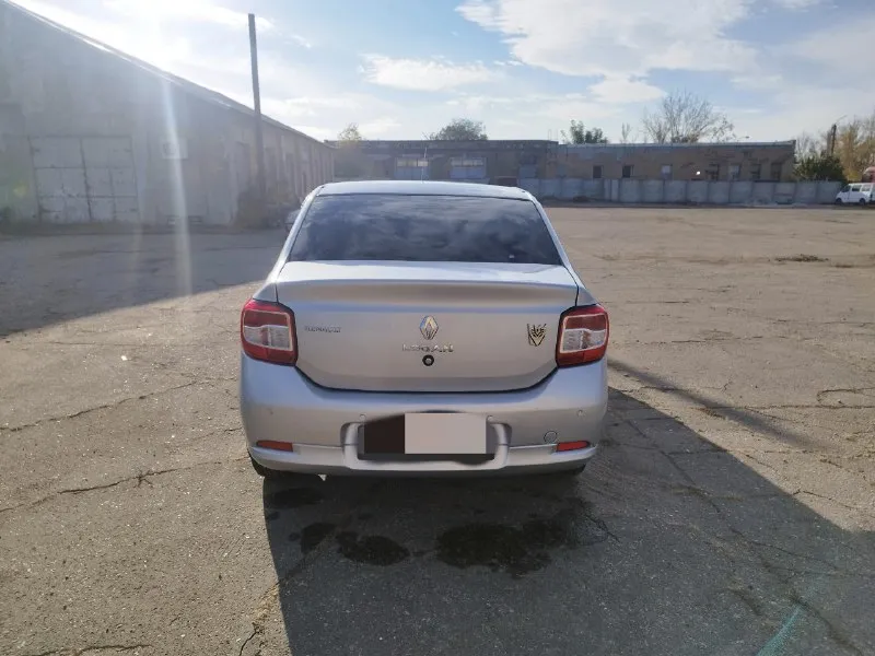 Продам renault логан 2 2015 с переоформлением в мрэо пробег 193к цена 900к машина обслужина силовые агрегаты в норме в подарок отдам зимние покрышки, липспойлер, и защитная накладка на бампер оснащён: противотуманки передние задние, дхо подогрев заднего и переднего стекла подогрев передних сидений кондер (холодит) круиз контроль гур парктроники задние 4 эл. стекло подъемника эл. регулировка зеркал блокировка задних стекол мкпп 5-и ступка два ключа осмотр в макеевке на жби торг реальному покупателю все вопросы при встрече +79494298335 📞 звоните: +7(949)4298335 - фотография - 5