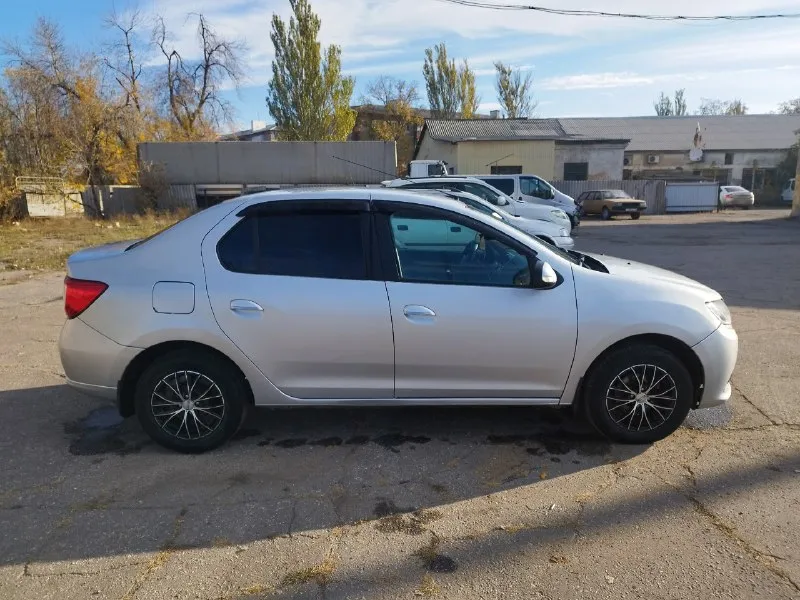 Продам renault логан 2 2015 с переоформлением в мрэо пробег 193к цена 900к машина обслужина силовые агрегаты в норме в подарок отдам зимние покрышки, липспойлер, и защитная накладка на бампер оснащён: противотуманки передние задние, дхо подогрев заднего и переднего стекла подогрев передних сидений кондер (холодит) круиз контроль гур парктроники задние 4 эл. стекло подъемника эл. регулировка зеркал блокировка задних стекол мкпп 5-и ступка два ключа осмотр в макеевке на жби торг реальному покупателю все вопросы при встрече +79494298335 📞 звоните: +7(949)4298335 - фотография - 7