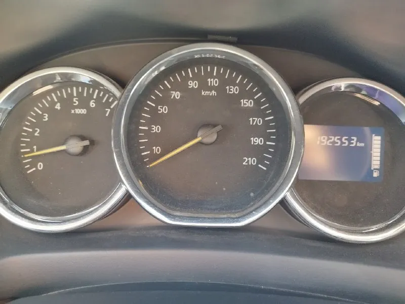 Продам renault логан 2 2015 с переоформлением в мрэо пробег 193к цена 900к машина обслужина силовые агрегаты в норме в подарок отдам зимние покрышки, липспойлер, и защитная накладка на бампер оснащён: противотуманки передние задние, дхо подогрев заднего и переднего стекла подогрев передних сидений кондер (холодит) круиз контроль гур парктроники задние 4 эл. стекло подъемника эл. регулировка зеркал блокировка задних стекол мкпп 5-и ступка два ключа осмотр в макеевке на жби торг реальному покупателю все вопросы при встрече +79494298335 📞 звоните: +7(949)4298335 - фотография - 9