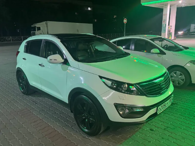 🚗 марка и модель автомобиля: kia sls sportage 🗓️ год выпуска: 2012 г. ⛽️ объём двигателя: 2.0 л. 👤 количество владельцев: 2 🛣️ пробег: 178000 км 🕹️ кпп: автомат 📝 описание автомобиля: - полный привод; - коробка автомат; - климат контроль; ⁃ мультируль; - круиз контроль; - 4 электро стеклоподъемника; - электро регулировка зеркал; - центральный замок; - без ключевой доступ; - старт-стоп; - подушки безопасности (airbag), abs, esp; ⁃ акустика, aux, usb; - датчик света; - датчик дождя; - противотуманные фары; - панорама. 🛠️ комплектация: максимальная комплектация 💰 цена: 1 400 000 руб. 🏙️ город: мариуполь, донецк 📞 телефон для связи: +79494768445 📲 tg: @tyman988 📞 +7(949)4768445 📲 tg: @tyman988 📞 звоните: +7(949)4768445 - фотография - 1