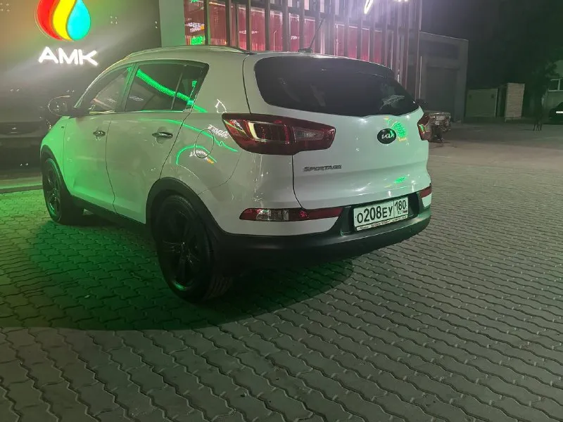 🚗 марка и модель автомобиля: kia sls sportage 🗓️ год выпуска: 2012 г. ⛽️ объём двигателя: 2.0 л. 👤 количество владельцев: 2 🛣️ пробег: 178000 км 🕹️ кпп: автомат 📝 описание автомобиля: - полный привод; - коробка автомат; - климат контроль; ⁃ мультируль; - круиз контроль; - 4 электро стеклоподъемника; - электро регулировка зеркал; - центральный замок; - без ключевой доступ; - старт-стоп; - подушки безопасности (airbag), abs, esp; ⁃ акустика, aux, usb; - датчик света; - датчик дождя; - противотуманные фары; - панорама. 🛠️ комплектация: максимальная комплектация 💰 цена: 1 400 000 руб. 🏙️ город: мариуполь, донецк 📞 телефон для связи: +79494768445 📲 tg: @tyman988 📞 +7(949)4768445 📲 tg: @tyman988 📞 звоните: +7(949)4768445 - фотография - 2