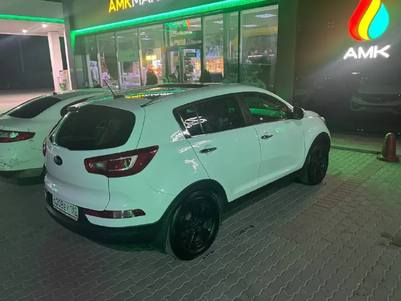 🚗 марка и модель автомобиля: kia sls sportage 🗓️ год выпуска: 2012 г. ⛽️ объём двигателя: 2.0 л. 👤 количество владельцев: 2 🛣️ пробег: 178000 км 🕹️ кпп: автомат 📝 описание автомобиля: - полный привод; - коробка автомат; - климат контроль; ⁃ мультируль; - круиз контроль; - 4 электро стеклоподъемника; - электро регулировка зеркал; - центральный замок; - без ключевой доступ; - старт-стоп; - подушки безопасности (airbag), abs, esp; ⁃ акустика, aux, usb; - датчик света; - датчик дождя; - противотуманные фары; - панорама. 🛠️ комплектация: максимальная комплектация 💰 цена: 1 400 000 руб. 🏙️ город: мариуполь, донецк 📞 телефон для связи: +79494768445 📲 tg: @tyman988 📞 +7(949)4768445 📲 tg: @tyman988 📞 звоните: +7(949)4768445 - фотография - 3