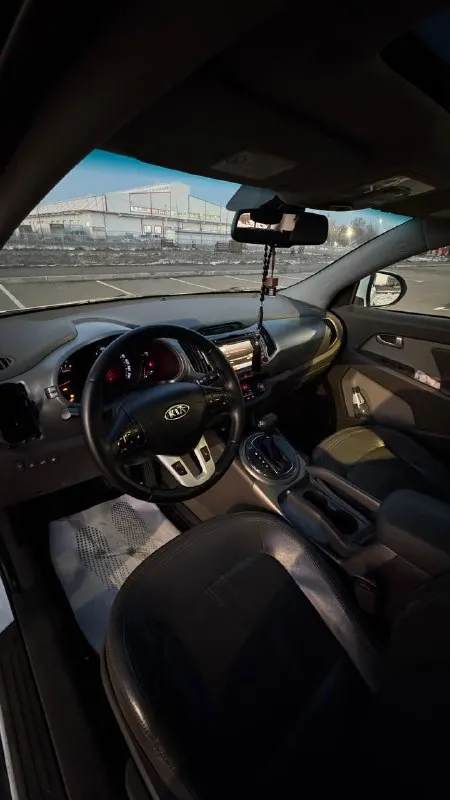 🚗 марка и модель автомобиля: kia sls sportage 🗓️ год выпуска: 2012 г. ⛽️ объём двигателя: 2.0 л. 👤 количество владельцев: 2 🛣️ пробег: 178000 км 🕹️ кпп: автомат 📝 описание автомобиля: - полный привод; - коробка автомат; - климат контроль; ⁃ мультируль; - круиз контроль; - 4 электро стеклоподъемника; - электро регулировка зеркал; - центральный замок; - без ключевой доступ; - старт-стоп; - подушки безопасности (airbag), abs, esp; ⁃ акустика, aux, usb; - датчик света; - датчик дождя; - противотуманные фары; - панорама. 🛠️ комплектация: максимальная комплектация 💰 цена: 1 400 000 руб. 🏙️ город: мариуполь, донецк 📞 телефон для связи: +79494768445 📲 tg: @tyman988 📞 +7(949)4768445 📲 tg: @tyman988 📞 звоните: +7(949)4768445 - фотография - 4