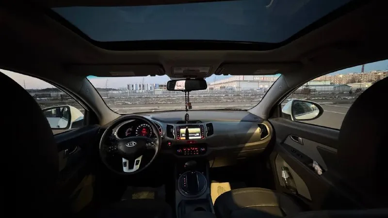 🚗 марка и модель автомобиля: kia sls sportage 🗓️ год выпуска: 2012 г. ⛽️ объём двигателя: 2.0 л. 👤 количество владельцев: 2 🛣️ пробег: 178000 км 🕹️ кпп: автомат 📝 описание автомобиля: - полный привод; - коробка автомат; - климат контроль; ⁃ мультируль; - круиз контроль; - 4 электро стеклоподъемника; - электро регулировка зеркал; - центральный замок; - без ключевой доступ; - старт-стоп; - подушки безопасности (airbag), abs, esp; ⁃ акустика, aux, usb; - датчик света; - датчик дождя; - противотуманные фары; - панорама. 🛠️ комплектация: максимальная комплектация 💰 цена: 1 400 000 руб. 🏙️ город: мариуполь, донецк 📞 телефон для связи: +79494768445 📲 tg: @tyman988 📞 +7(949)4768445 📲 tg: @tyman988 📞 звоните: +7(949)4768445 - фотография - 5