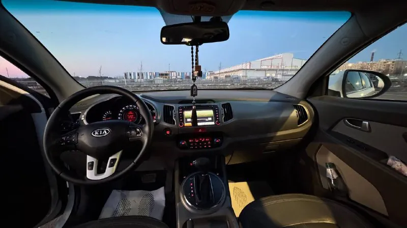 🚗 марка и модель автомобиля: kia sls sportage 🗓️ год выпуска: 2012 г. ⛽️ объём двигателя: 2.0 л. 👤 количество владельцев: 2 🛣️ пробег: 178000 км 🕹️ кпп: автомат 📝 описание автомобиля: - полный привод; - коробка автомат; - климат контроль; ⁃ мультируль; - круиз контроль; - 4 электро стеклоподъемника; - электро регулировка зеркал; - центральный замок; - без ключевой доступ; - старт-стоп; - подушки безопасности (airbag), abs, esp; ⁃ акустика, aux, usb; - датчик света; - датчик дождя; - противотуманные фары; - панорама. 🛠️ комплектация: максимальная комплектация 💰 цена: 1 400 000 руб. 🏙️ город: мариуполь, донецк 📞 телефон для связи: +79494768445 📲 tg: @tyman988 📞 +7(949)4768445 📲 tg: @tyman988 📞 звоните: +7(949)4768445 - фотография - 6