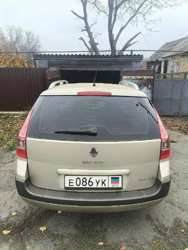 Renault мegаnе 2 2007г, объем двигателя 1,6л, мкпп, газ/бензин 230 000 км, 625 000 pуб. пригнан с германии в 2017г. при пробеге около 180т. весь в родной краске, пробег не скручен 100%. был замечен фазорегулятор с клапаном, замена втулка на рулевой рейки, шаровые, стойки стабилизатора, тормозные колодки, ревизия генератора, новый аккумулятор.14т назад замена ремня грм. 15т. как установлен гбо-4. оснащение и опции: · климат контроль · комбинированный белый салон · электростеклоподъемники на всех дверях · круиз-контроль · музыкальная система с вluеtооth / usв · литые диски r16 · система старт-стоп - бесключевой доступ - комплект зимней резины на дисках - омыватель фар - датчики давления в шинах. - датчик света и дождя. · состояние: хорошее, все механизмы работают исправно. (даже подсветка кнопки стеклоподъёмника) стоит на днр учёте на рф поставим сразу на вас. недостатки: · потертости на руле - повреждено водительское сиденье (на фото видно) возможен торг для адекватного 📞 звоните: +7(949)3318737 - фотография - 5