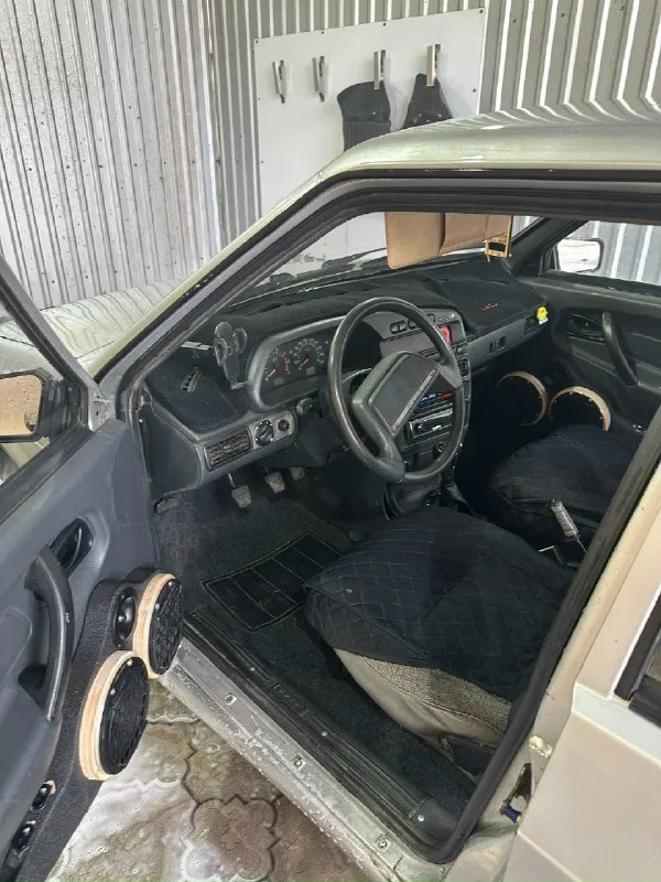 Продам ваз 2115. 2004 г. 250 тыс. пробега родного. заменено: ремень грм, ремень генератора, масло в двигателе и коробке, все фильтры. стоят две новые зимние шины 🛞. по ходовой все отлично! в автомобиле стоит очень громкая музыка! все новое 🆕. две пары arnold audio 16.5 300w. магнитофон aura 78dsp 6-канальный, саб sват 1100w номинал. играет очень хорошо 👌. все провода – чистая медь! на питание и массу – силовые провода! по кузову есть нюанс в виде задней правой арки! а также порог – он новый, но плохо переварен! ремкомплекты на арки (левую и правую) отдам вместе с машиной. дно 7/10, дополнительно замовилено. прогнили штаны, резонатор и глушитель – новые 🆕. по документам все в порядке, полное переоформление. стс, птс, дкп на руках. «я не собственник». в дтп не участвовала, запретов нет. вопросы в лс или по телефону 📲! цена: 160 000 руб. +79494752506 (можно в telegram). 📞 звоните: +7(949)4752506 - фотография - 3