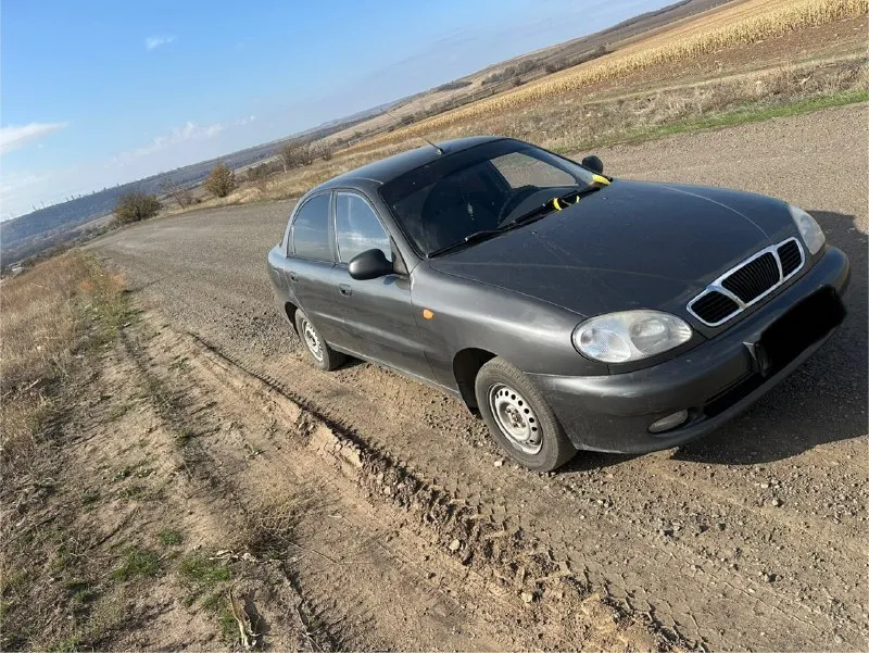 Продам ланос 2011 год, я собственник мотор 1.5 двигатель работает хорошо, масло не ест, работает ровно ! коробка 5 ступка, включается не выбивает не хрустов, шепчет. по кузову в хорошем состоянии, недавно обработал дно перед зимой. салон в хорошем состоянии, все целое не прокуренное. комплектация гур, кондиционер, и стеклоподъемники все светится, моргает, крутится стоят led-лампы( мини линзы) не врезанные, светят отлично. летняя резина сейчас на машине + есть зимняя новая на дисках(отдельно) цена 360 тысяч + торг рассматриваю так же обмен с моей доплатой все вопросы по телефону +79493271156 📞 звоните: +7(949)3271156 - фотография - 2