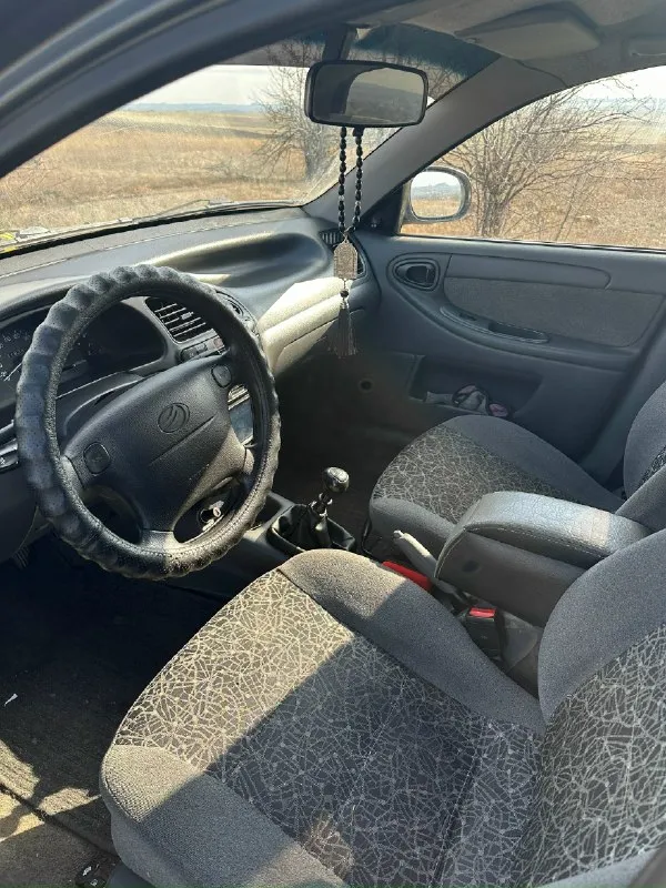 Продам ланос 2011 год, я собственник мотор 1.5 двигатель работает хорошо, масло не ест, работает ровно ! коробка 5 ступка, включается не выбивает не хрустов, шепчет. по кузову в хорошем состоянии, недавно обработал дно перед зимой. салон в хорошем состоянии, все целое не прокуренное. комплектация гур, кондиционер, и стеклоподъемники все светится, моргает, крутится стоят led-лампы( мини линзы) не врезанные, светят отлично. летняя резина сейчас на машине + есть зимняя новая на дисках(отдельно) цена 360 тысяч + торг рассматриваю так же обмен с моей доплатой все вопросы по телефону +79493271156 📞 звоните: +7(949)3271156 - фотография - 5