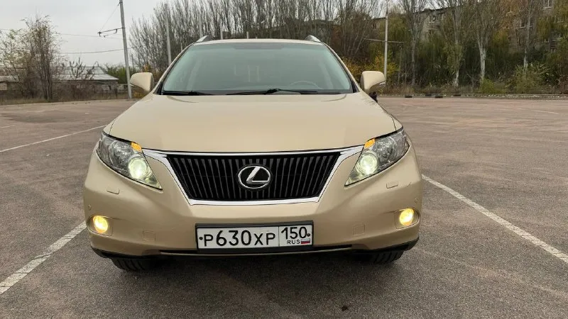 В продаже lexus rx 350 2010г. два собственника, оформлена на меня. идеальная история, дилерский автомобиль. 2gr 3.5 v6 (277лс) полноценный автомат полный привод пробег 117 000 км подтвержден. полный комплект ключей. сервисная книжка и все счета за обслуживание. в заводском окрасе, все стекла родные. машина в идеальном состоянии, полностью вся обслужена, без вложений. самая топовая комплектация. подогрев, вентиляция, память сидений водительского и пассажира. две камеры. бесключевой доступ, люк. электропривод багажника. акустика mark levinson. проекция на лобовое стекло. донецк, калининский цена 2 750 000 руб 📞 звоните: +7(949)7710177 - фотография - 4