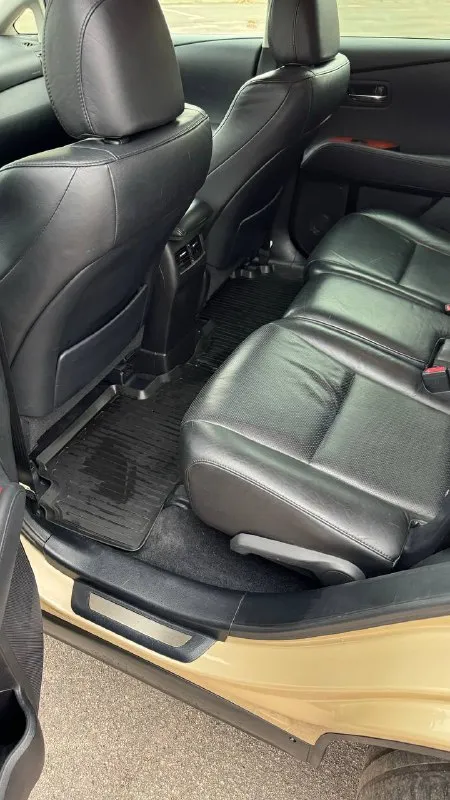 В продаже lexus rx 350 2010г. два собственника, оформлена на меня. идеальная история, дилерский автомобиль. 2gr 3.5 v6 (277лс) полноценный автомат полный привод пробег 117 000 км подтвержден. полный комплект ключей. сервисная книжка и все счета за обслуживание. в заводском окрасе, все стекла родные. машина в идеальном состоянии, полностью вся обслужена, без вложений. самая топовая комплектация. подогрев, вентиляция, память сидений водительского и пассажира. две камеры. бесключевой доступ, люк. электропривод багажника. акустика mark levinson. проекция на лобовое стекло. донецк, калининский цена 2 750 000 руб 📞 звоните: +7(949)7710177 - фотография - 7