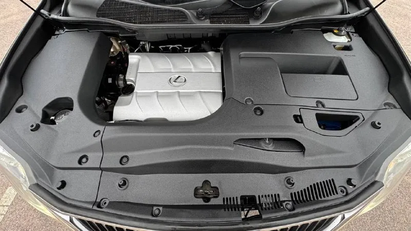 В продаже lexus rx 350 2010г. два собственника, оформлена на меня. идеальная история, дилерский автомобиль. 2gr 3.5 v6 (277лс) полноценный автомат полный привод пробег 117 000 км подтвержден. полный комплект ключей. сервисная книжка и все счета за обслуживание. в заводском окрасе, все стекла родные. машина в идеальном состоянии, полностью вся обслужена, без вложений. самая топовая комплектация. подогрев, вентиляция, память сидений водительского и пассажира. две камеры. бесключевой доступ, люк. электропривод багажника. акустика mark levinson. проекция на лобовое стекло. донецк, калининский цена 2 750 000 руб 📞 звоните: +7(949)7710177 - фотография - 8