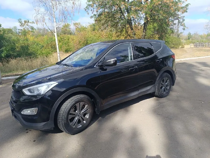 Продаётся !!!! hyundai santa fe ( hyundai сантафе) год выпуска:2013 двигатель 2.4 бензин, работает идеально. кпп:автомат, работает идеально пробег: 238 тыс. камера заднего хода, парктроник, подогрев передних сидений и т. д.. два ключа, хорошая зимняя резина. машина без дтп. машина в отличном техническом состоянии, обслужена и готова к ежедневной эксплуатации!!! осмотр г. харцызск +79493183071 цена: 1 млн.460 тыс. рублей. торг 📲 tg: александр 📞 звоните: +7(949)3183071 - фотография - 1