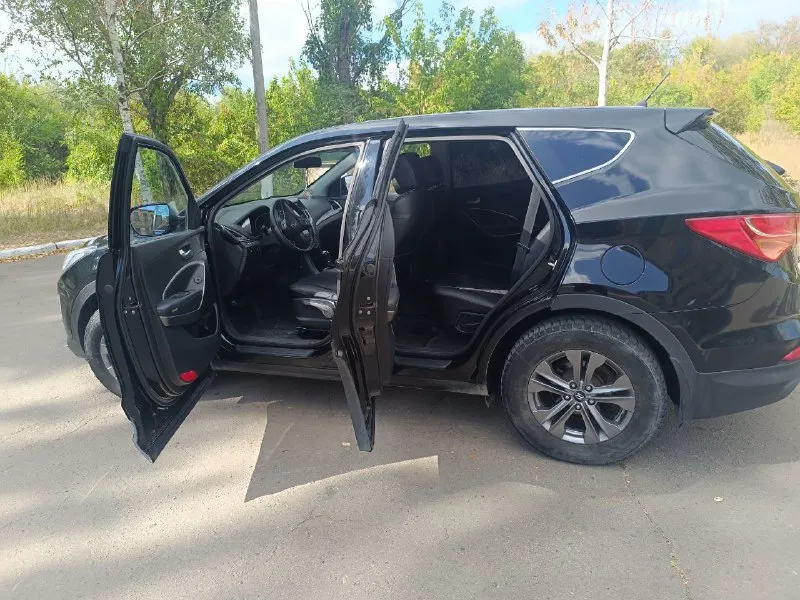 Продаётся !!!! hyundai santa fe ( hyundai сантафе) год выпуска:2013 двигатель 2.4 бензин, работает идеально. кпп:автомат, работает идеально пробег: 238 тыс. камера заднего хода, парктроник, подогрев передних сидений и т. д.. два ключа, хорошая зимняя резина. машина без дтп. машина в отличном техническом состоянии, обслужена и готова к ежедневной эксплуатации!!! осмотр г. харцызск +79493183071 цена: 1 млн.460 тыс. рублей. торг 📲 tg: александр 📞 звоните: +7(949)3183071 - фотография - 5