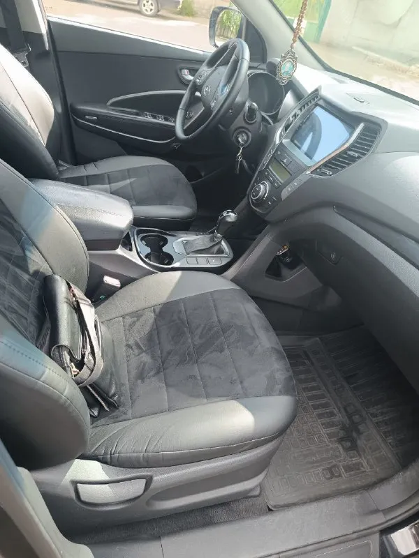 Продаётся !!!! hyundai santa fe ( hyundai сантафе) год выпуска:2013 двигатель 2.4 бензин, работает идеально. кпп:автомат, работает идеально пробег: 238 тыс. камера заднего хода, парктроник, подогрев передних сидений и т. д.. два ключа, хорошая зимняя резина. машина без дтп. машина в отличном техническом состоянии, обслужена и готова к ежедневной эксплуатации!!! осмотр г. харцызск +79493183071 цена: 1 млн.460 тыс. рублей. торг 📲 tg: александр 📞 звоните: +7(949)3183071 - фотография - 8