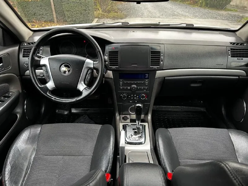 Продам шевралет эпику 2012 г. бензин 2 литра полноценный автомат пробех 187000 машина в идеальном состоянии в родном окрасе без дтп без рыжиков и прочих недостатков двигатель коробка ходовая всё в идеальном состоянии своевременное обслуживание двигатель масла не расходуют от слова совсем коробка не пинает переключает плавно ходовая вся практически новая хорошая комплектация датчик дождя датчик света круиз-контроль подогрев сидений лобового климат все работает каждая кнопка 2 ключа сервисные книжки документы хрустально чистые переоформление в гаи остальная информация по телефону цена 770.000 торг. т. +79494932503 - фотография - 7