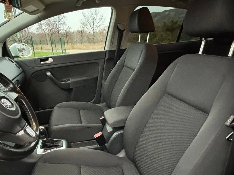 Продам  volkswagen golf plus
Год выпуска 2013
Объем двигателя 1.6
Коробка автомат
Родной пробег 168.000км,

Комплектация
Стоит штатная мультимедия,
4 Электро стёклаподъемника,
Подогрев сидений, двух зоный климат контроль,
Подогрев заднего/переднего лобового и зеркал, abs/esp, электро регулировка складывания боковых зеркал! Датчики дождя, датчики света система адаптивного освещения (afs) хорошая  акустика,
Сигнализация, центральный замок, в автомобиле есть все для комфорта,

По кузову рыжиков и вздутия нет, от слова совсем!
Мотор, коробка в отличном  состоянии  машина полностью обслужена от и до вложений не требует от слова совсем,
Ходовая часть, масла, фильтра, недавно были обслужены полностью,
Салон в отлично сохранилась, работает каждая кнопочка!
По документам полный порядок, любой вид оформления!
По запросу скину видео обзор.

Цена 880.000.р
Г. Донецк

Номер телефона
+7949-564-47-36
+7949-620-99-74 - фотография - 7