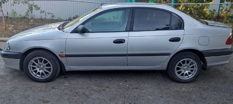 Продам toyota avensis 2000 года двигатель 1.8 (110 л. с.) пробег 325 тыс. км. ‎ ‎- без дтп ‎- по кузову есть небольшие возрастные следы, соответствующие году выпуска ‎- чистый ухоженный салон ‎- полный порядок с документами, собственник ‎- в комплекте 2 ключа ‎- 2 комплекта колес ‎ ‎400 тыс. руб. торг ‎+79497043788 ‎г. донецк ‎ - фотография - 4