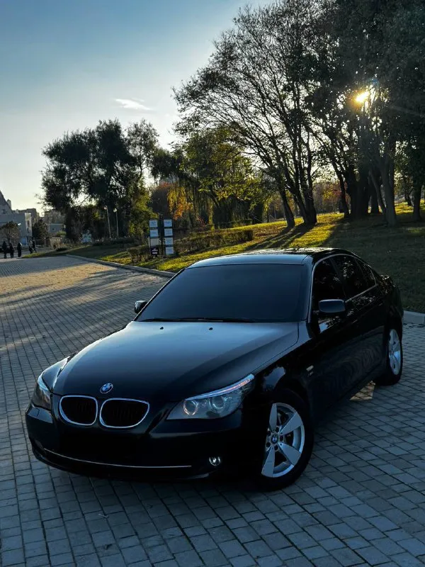 Продам bmw 525i xdrive 2009 года выпуска, рестайлинг! двигатель 3.0 бензин, работает абсолютно без каких либо нареканий, никаких ошибок нет, недавно проводилась замена масла. коробка также абсолютно без вопросов, работает отлично, также было заменено масло! салон в хорошем состоянии, очень хорошая комплектация: джойстик, кожаный салон, электро регулировки сидений, двух зонный климат контроль, мульт-руль, хорошая музыка, подогревы сидений, старт-стоп! машина юридически чистая, также рассмотрю обмен в обе стороны. осмотр донецк цена: 995.000₽ возможен торг! ☎️ +7 (949) 742-53-98 📞 звоните: +7(949)7425398 - фотография - 2