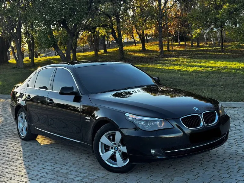 Продам bmw 525i xdrive 2009 года выпуска, рестайлинг! двигатель 3.0 бензин, работает абсолютно без каких либо нареканий, никаких ошибок нет, недавно проводилась замена масла. коробка также абсолютно без вопросов, работает отлично, также было заменено масло! салон в хорошем состоянии, очень хорошая комплектация: джойстик, кожаный салон, электро регулировки сидений, двух зонный климат контроль, мульт-руль, хорошая музыка, подогревы сидений, старт-стоп! машина юридически чистая, также рассмотрю обмен в обе стороны. осмотр донецк цена: 995.000₽ возможен торг! ☎️ +7 (949) 742-53-98 📞 звоните: +7(949)7425398 - фотография - 3