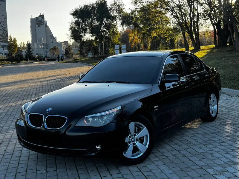 Продам bmw 525i xdrive 2009 года выпуска, рестайлинг! двигатель 3.0 бензин, работает абсолютно без каких либо нареканий, никаких ошибок нет, недавно проводилась замена масла. коробка также абсолютно без вопросов, работает отлично, также было заменено масло! салон в хорошем состоянии, очень хорошая комплектация: джойстик, кожаный салон, электро регулировки сидений, двух зонный климат контроль, мульт-руль, хорошая музыка, подогревы сидений, старт-стоп! машина юридически чистая, также рассмотрю обмен в обе стороны. осмотр донецк цена: 995.000₽ возможен торг! ☎️ +7 (949) 742-53-98 📞 звоните: +7(949)7425398 - фотография - 4
