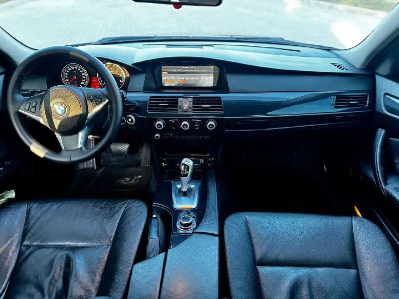 Продам bmw 525i xdrive 2009 года выпуска, рестайлинг! двигатель 3.0 бензин, работает абсолютно без каких либо нареканий, никаких ошибок нет, недавно проводилась замена масла. коробка также абсолютно без вопросов, работает отлично, также было заменено масло! салон в хорошем состоянии, очень хорошая комплектация: джойстик, кожаный салон, электро регулировки сидений, двух зонный климат контроль, мульт-руль, хорошая музыка, подогревы сидений, старт-стоп! машина юридически чистая, также рассмотрю обмен в обе стороны. осмотр донецк цена: 995.000₽ возможен торг! ☎️ +7 (949) 742-53-98 📞 звоните: +7(949)7425398 - фотография - 7