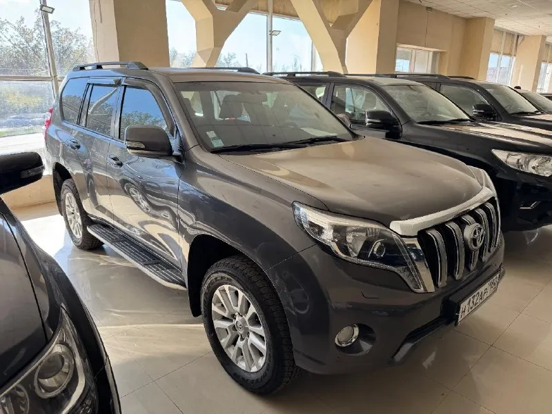 Toyota land cruiser prado 150 2014 г. в. , пробег 230 000 км мотор 3.0 турбодизель, механическая кпп, полный привод. автомобиль без дтп, пригнан из франции в 2023 году, с тех пор в одних руках. полностью обслужен, вложений не требует. в прошлом году делалась антикоррозионная обработка с полным разбором, кузов и рама в идеальном состоянии, в придачу два комплекта резины. два ключа. цена 3.300.000₽, торг. подробности по телефону +79493024791 📞 звоните: +7(949)3024791 - фотография - 2