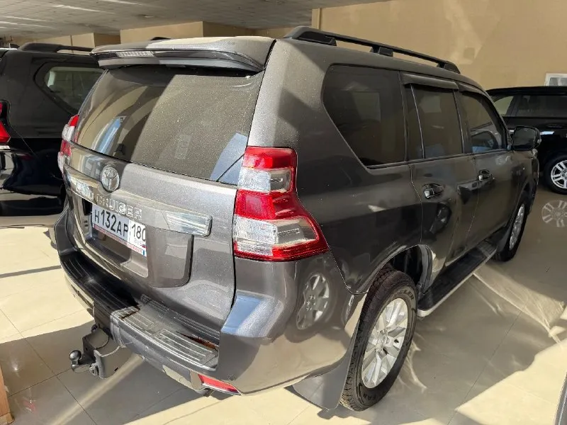 Toyota land cruiser prado 150 2014 г. в. , пробег 230 000 км мотор 3.0 турбодизель, механическая кпп, полный привод. автомобиль без дтп, пригнан из франции в 2023 году, с тех пор в одних руках. полностью обслужен, вложений не требует. в прошлом году делалась антикоррозионная обработка с полным разбором, кузов и рама в идеальном состоянии, в придачу два комплекта резины. два ключа. цена 3.300.000₽, торг. подробности по телефону +79493024791 📞 звоните: +7(949)3024791 - фотография - 4