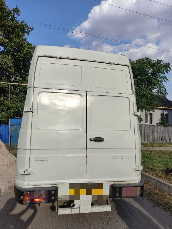 Iveco 5912 2,5 tdi,1994 г. рамный автобус 21 место по документам. полный кап ремонт двигателя. идеальный вариант неприхотливой рабочей лошадки. машина в хорошем состоянии. хорошее состояние кузова, на маршруте не работала машина. 3 печки, электрокотел подогрева двигателя в зимнее время. резина зима. новый аккумулятор. цена 750 000. только полное переоформление. +7(949)514-50-07. 📲 tg: денис 📞 +7(949)514-50-07 📲 tg: денис 📞 звоните: +7(949)5145007 - фотография - 4