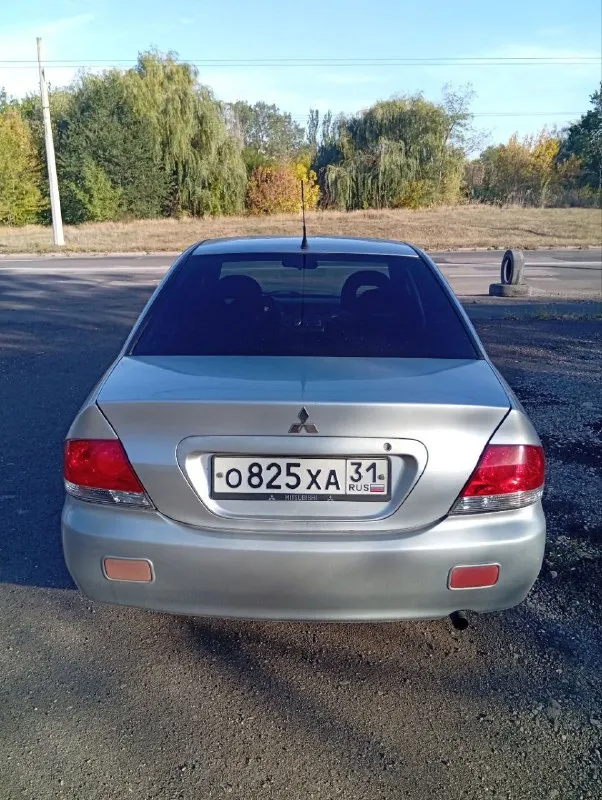 Мицубиси ланцер. 2006 год выпуска, 1.6 бензин, мех 5 ст. пробег 196.000км. автомобиль в хорошем состоянии, полностью на ходу. по кузову в хорошем состоянии (есть конечно рыжики, на переднем крыле, и на задних арках, но не критические без дыр). все стекла оригинал! (лобовое с трещиной) установленна короткоходовая кулиса кпп, распорка " стаканов"!салон в отличном состоянии, вся электрика рабочая, кондиционер рабочий. мотор после ремонта! (были заменены кольца, вкладыши, маслосьмные кольца, ,притерта гбц, +замена грм). по договоренности предоставлю авто на проверку на ваше сто. юридически оформление без проблем!автотека по запросу. могу выслать видео авто. осмотр донецк, ленинский район. прошу 350.000 рублей, торг уместен у капота. больше информации по +79493954619 - фотография - 4