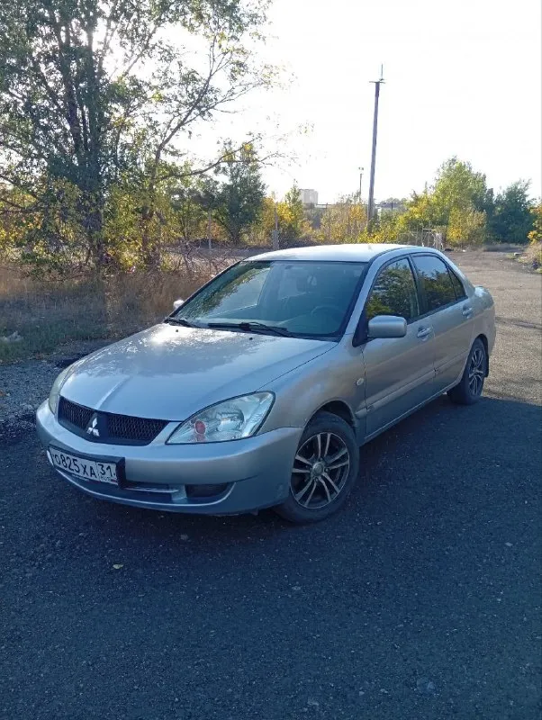 Мицубиси ланцер. 2006 год выпуска, 1.6 бензин, мех 5 ст. пробег 196.000км. автомобиль в хорошем состоянии, полностью на ходу. по кузову в хорошем состоянии (есть конечно рыжики, на переднем крыле, и на задних арках, но не критические без дыр). все стекла оригинал! (лобовое с трещиной) установленна короткоходовая кулиса кпп, распорка " стаканов"!салон в отличном состоянии, вся электрика рабочая, кондиционер рабочий. мотор после ремонта! (были заменены кольца, вкладыши, маслосьмные кольца, ,притерта гбц, +замена грм). по договоренности предоставлю авто на проверку на ваше сто. юридически оформление без проблем!автотека по запросу. могу выслать видео авто. осмотр донецк, ленинский район. прошу 350.000 рублей, торг уместен у капота. больше информации по +79493954619 - фотография - 6