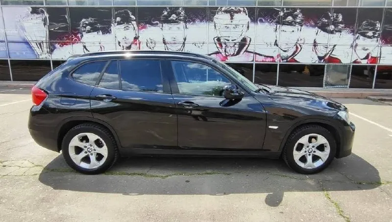 Продам bmw x1 e84 2011 г, bmw х1 е84 2.0 бензин, 6 ступ, задний привод 275 000 км пробег, учет 180 регион 2024 март - замена цепи грм 2025 февраль - переуплотнили двс 2025 май - частичный ремонт ходовой 2025 август - обслужили кузов в хорошем состоянии, мелкие ньюансы есть резина зима - лето. машинка каждый день на ходу, сел поехал. цена 900 000 р +7 949 39 88 128 📲 tg: @necaramel 📞 звоните: +7(949)3988128 - фотография - 5